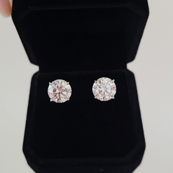 Elegant 6ct Certified Moissanite  Silver Stud Earrings - Picture 3 of 8